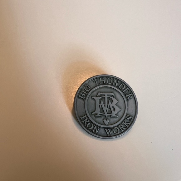 DLR 2011 Hidden Mickey Disneyland Icons Big Thunder Iron Works Disney Pin 85634 - Picture 2 of 4